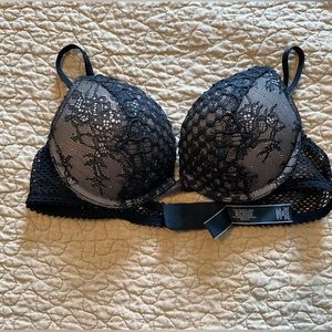 Victoria’s Secret bombshell bra size 32A